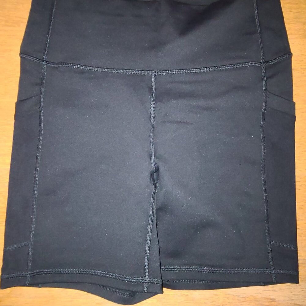 Fabletics On-The-Go 6" Short, Black, Size M
